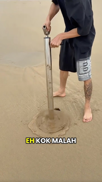 Turns out there's this in the beach sand‼️