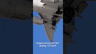 United Airlines Boeing 737max9 final approach LAX Los Angeles #united #touchdown #lax #planespotting