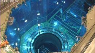 MOX燃料を原子炉容器に入れる作業公開　玄界原発（09/10/17）