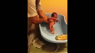Dando Banho No Meu Filho Samuel