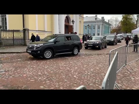 47news: Гроб с телом Александра Петрова повезли на кладбище