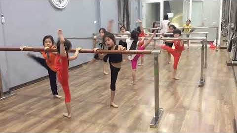 Giờ học múa Ballet cơ bản