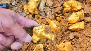Top Amazing Video! Search Gold Nugget at Mountain worth Million $$, #Golddicovery, #golddigger