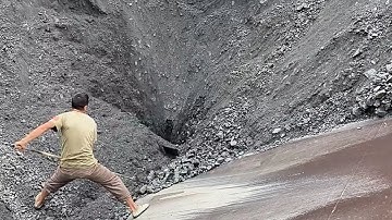 Barge Unloading 3000 Tons of Bauxite Ore - Part 1 - My Work on the Barge