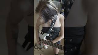 Auto-riprese (difficilissime) e editing 🎥🎸 #bass #canon #musicvideo #videoediting #videomaker #muse
