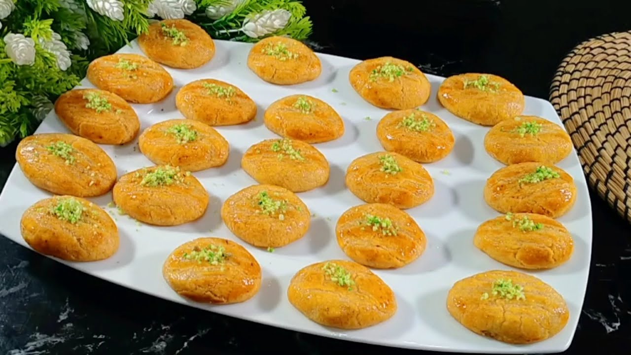 عندك شوية سميد بسبوسه وشوية دقيق🔥 اعملي رموش الست🔥 او عيون الشهد دايبة ومرملة 😋