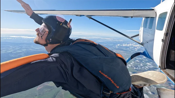 Tim #skydiving on his #affcourse level 6 with www.learnskydiving.co.uk