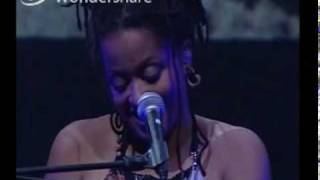 Video voorbeeld van "Sara Tavares Barquinho da Esperança Alive in Lisboa"