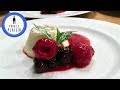 Panna Cotta mit Vanille und Beeren / Ostermenü