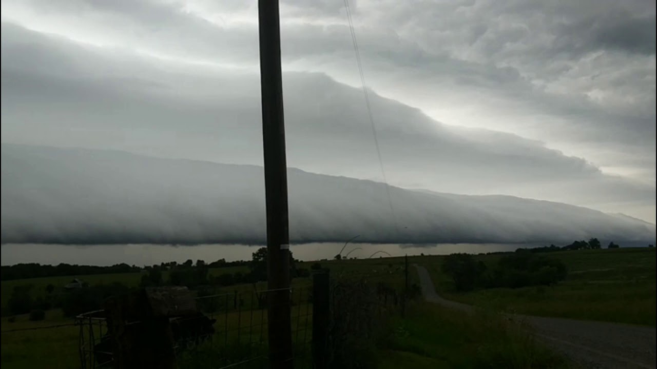 Shelf Cloud Looms Over Clinton County, Missouri - YouTube