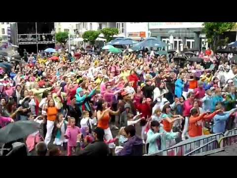 Flash Mob Move Up Down Mademoiselle Luna Miss Autumn Leaves 