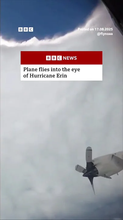 Plane flies into the eye of Hurricane Erin. #HurricaneErin #Hurricanes #BBCNews
