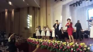 Известная скрипачка Айман Мусаходжаева сыграла для Джона Малковича