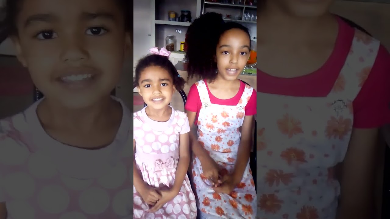 As meninas  cantando  quando era pequena. Homenagem ao Pastor  Osmar Rodrigues Costa. Antiga.