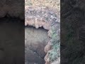 اللقطة الأخيرة.. مأساة سقوط المغامر "القعقاع عنتر" في قاع بركان دمت الكبريتي