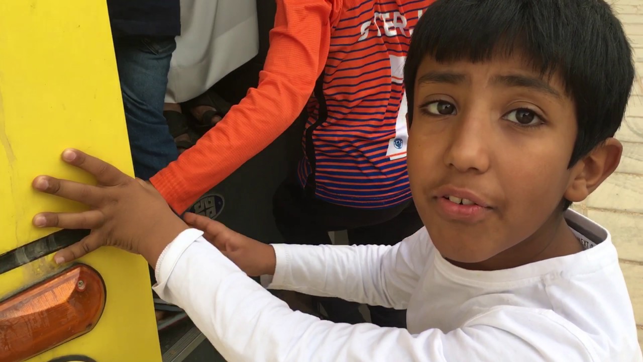 تفويج الطلاب إلى الباصات