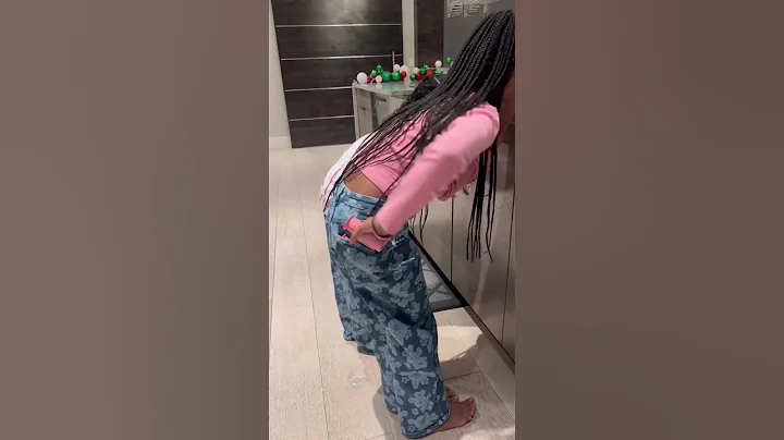 Sefari Saw Mommy Kissing Santa and Wants to Tell Daddy! #sefari #sekora #shorts