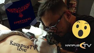 WYTATUOWAŁ SOBIE... || KampusTV
Barber, studio tatuażu, piercing, galeria obrazów i plan teledysku w jednym miejscu? Witajcie w Famous Eagle Tattoo&Barber! Co wytatuował sobie nasz dziennikarz?
Na pomysł połączenia wszystkich tych elementów, w mocno hip hopowej konwencji, dwa lata temu wpadł Adam Adach (manager i piercer) znany jako człowiek zło. W Famous Eagle Tattoo&Barber współpracują z nim barber Bartosz Choczaj, tatuatorzy Tomasz Sali Salamaga i Piekło, a obrazami i współpracą artystyczną zajmuje się Wojciech Urbańczyk.
To niesamowite miejsce jest już otwarte od 8 czerwca na Baryckiej 9! Zobaczcie naszą relację z wizyty w Famous Eagle Tattoo&Barber!
Ⓟ Odwiedź naszą stronę ▪ https://www.kampustv.pl
Ⓕ Polub nasz Facebook Page ▪ https://www.facebook.com/KampusTV
ⓘ Instagram ▪ https://www.instagram.com/KampusTV/
ⓛ Linkedin ▪ https://www.linkedin.com/company/Kamp...
ⓣ Twitter ▪ https://twitter.com/KampusTV
ⓣ Tumblr ▪ http://www.kampustv.tumblr.com/
Ekipa odpowiedzialna za materiał:
▪ Dziennikarz - Paweł Morawczyński
▪ Zdjęcia - Joanna Osiecka
▪ Montaż - Joanna Osiecka
▪ PR - Kamila Trzepizur
▪ Wydawca - Natalia Skupień
Użyta muzyka:
Nas - Nas is like (instrumental)
Kontakt:
✉ redakcja@kampustv.pl
✉ ewelina.krzysiek@kampustv.pl
Zobacz listę dostępnych programów telewizyjnych na kanale. Może coś wpadnie w oko?
▪ KampNews: https://goo.gl/kFTdSa
▪ WrocLife: https://goo.gl/Yao5ch
▪ Wrocław o...: https://goo.gl/nsJsus
▪ Relacja: https://goo.gl/Hdx7ve
▪ Serwis Informacyjny UE: https://goo.gl/gwg2z4
▪ Zapowiedzi: https://goo.gl/2YvV4MⓅ WYTATUOWAŁ SOBIE... || KampusTV