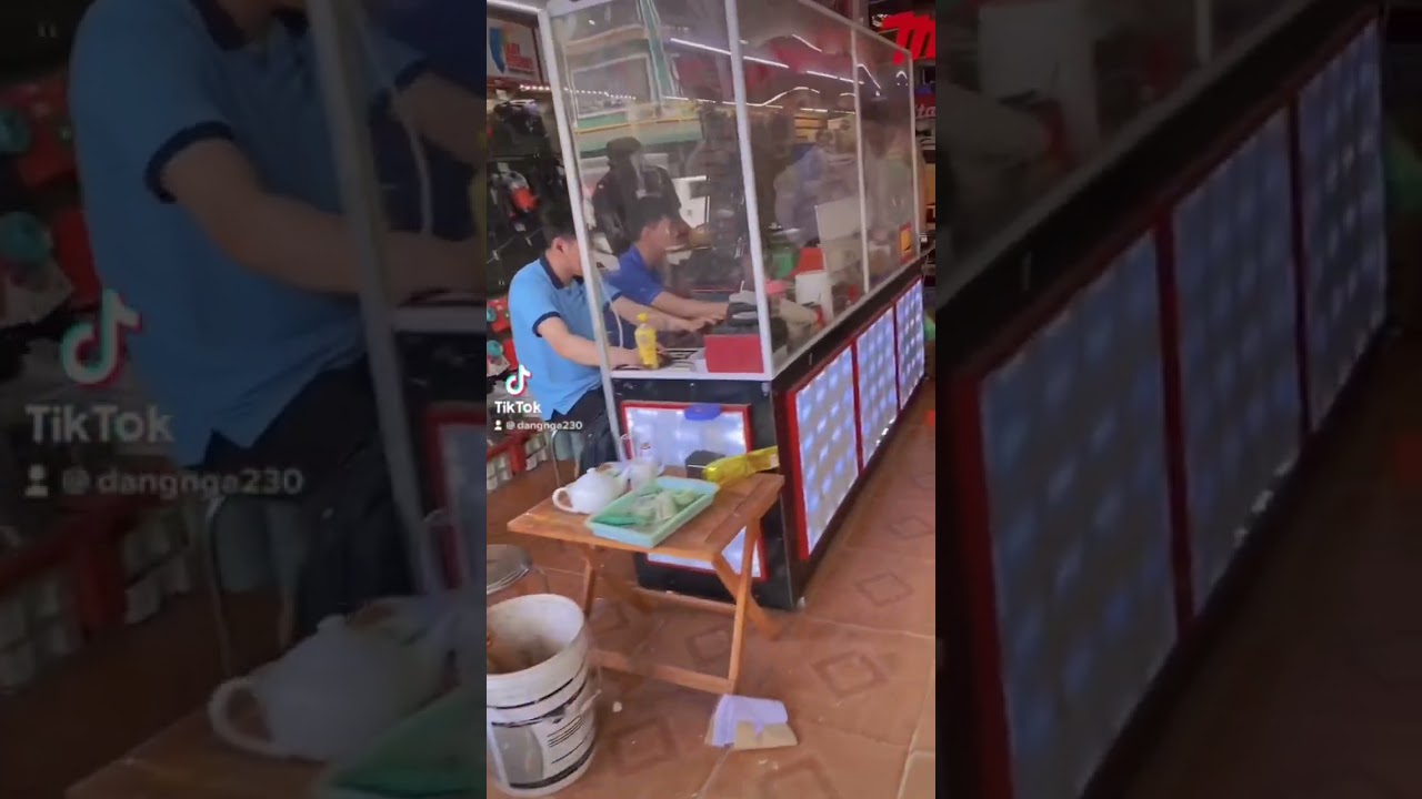 Cũng không đông khách lắm 