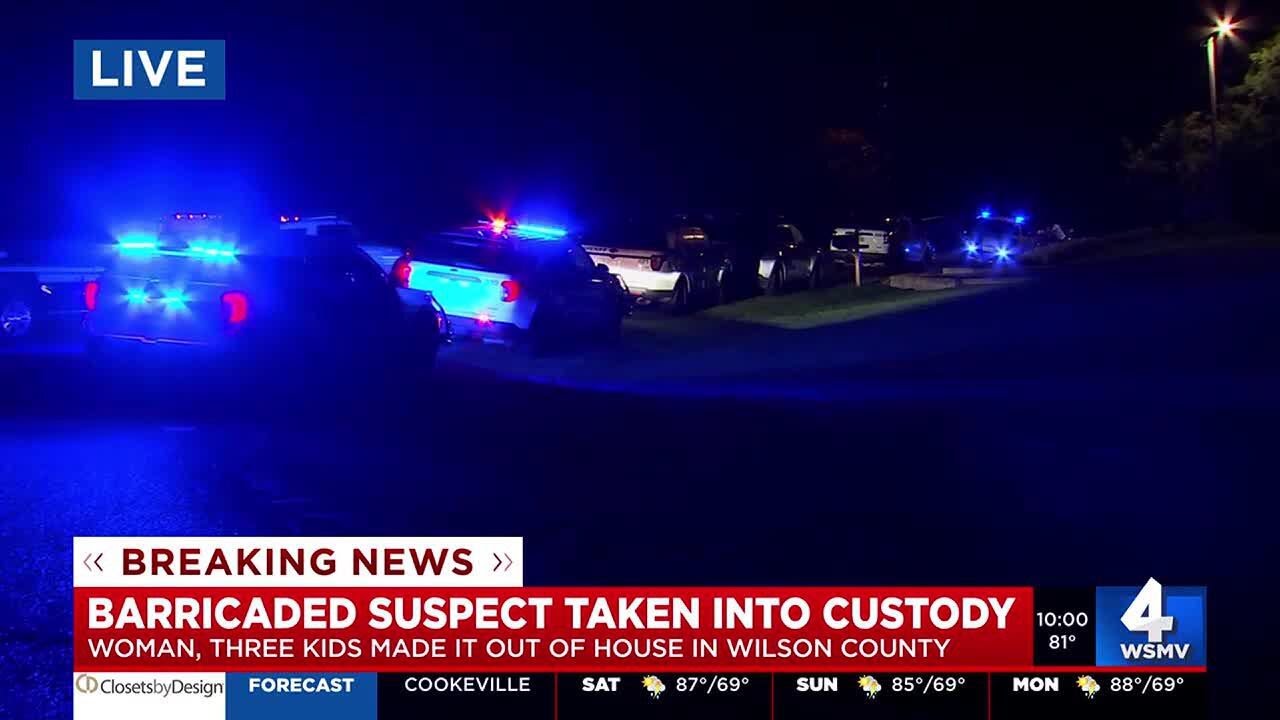 Barricaded suspect surrenders after 7-hour standoff - YouTube