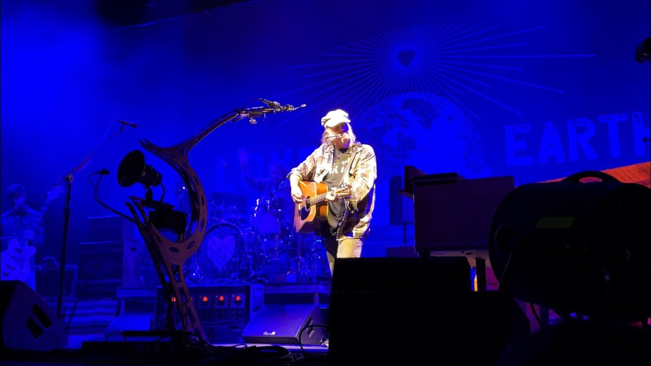 Ambulance Blues - Neil Young & The Chrome Hearts - Toronto, Canada, August 19, 2025