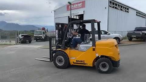 5ton forklift work demo in 20ft container fork lift video