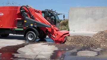 KUHN SPW Series Self-Propelled, Twin-Auger Vertical Mixers Hi 5