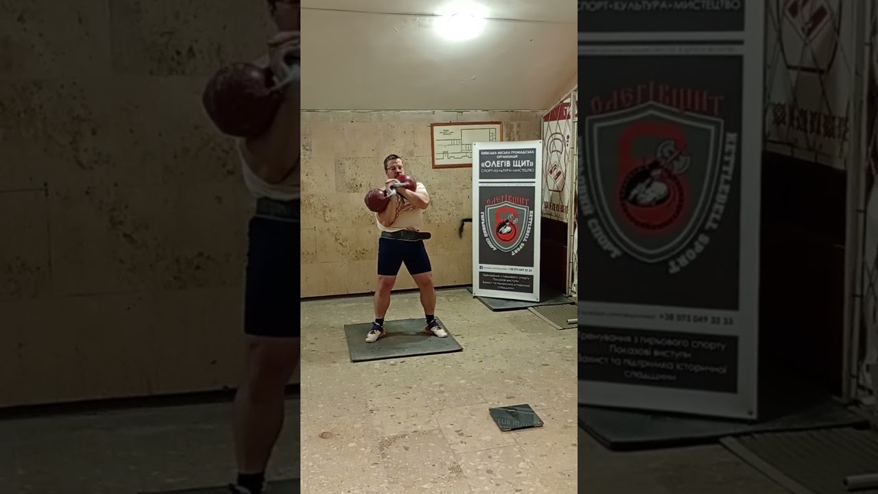 Ярослав Савчук, поштовх гирь 32+32 кг. 37 підйомів (в приміщенні 0°С) 5 хв.