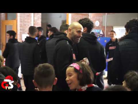 L'Us Grosseto incontra i bambini della scuola primaria di via Rovetta per gli auguri natalizi