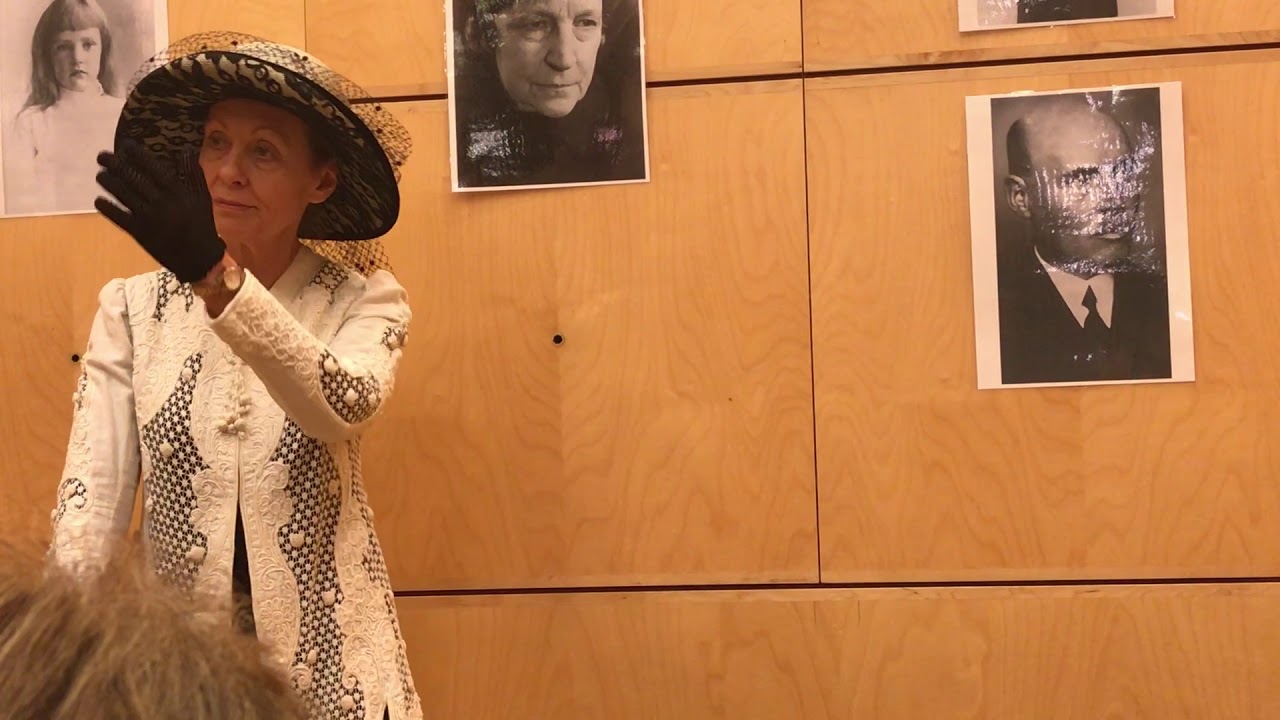 Elisabeth-Joe Harriet als rote Erzherzogin