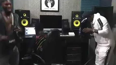 Watch Broda shaggy in studio cooking another lovely song with pasuma