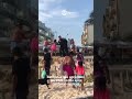 Pms agridem banhistas em praia de cabo frio rj