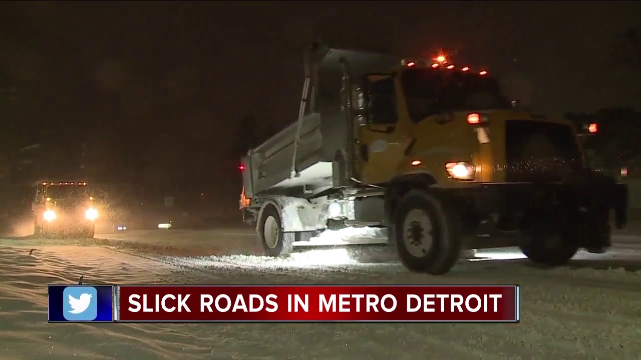 Slick roads, freeways after Christmas Eve snowfall - YouTube