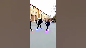 رقص في الاحذية المضيئة 