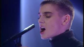 HD HQ Sinead O'Connor   Nothing Compares 2 U Live TOTP 1990 Resimi