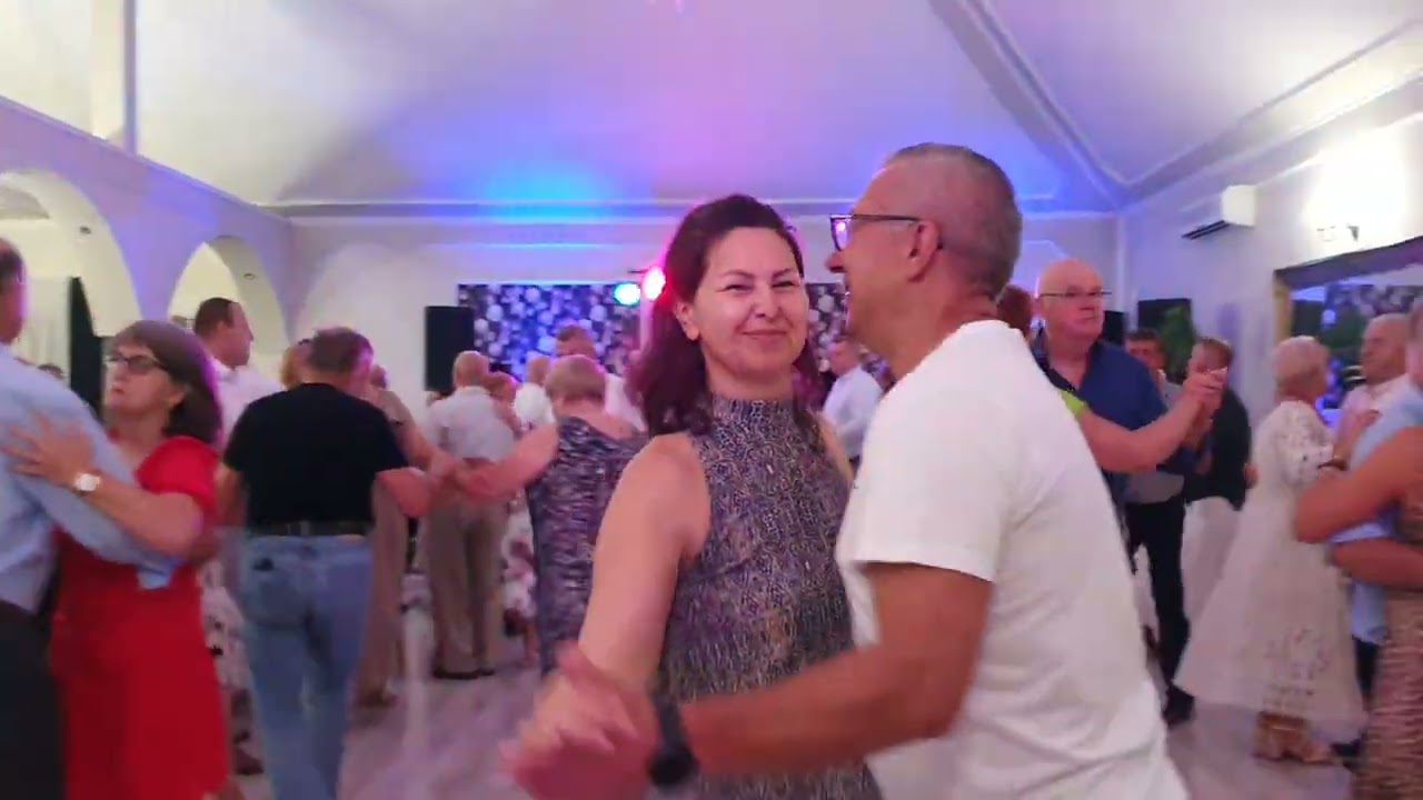 HEJ TAM  ZA GÓRĄ  HEJ ZA DOLINĄ  pohulał Jasiek z fajną dziewczyną