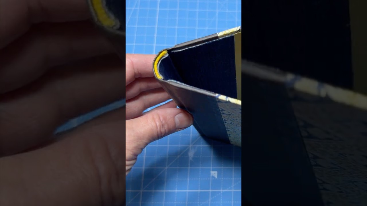 Используйте деревянный стержень! Простой совет по переплету книг для получения закругленного коре...