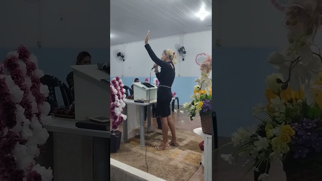 Mirian Silva Vieira Louvando a Deus.