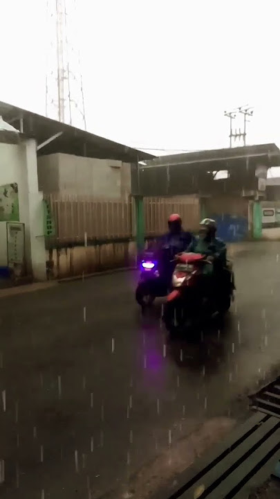 MENGERIKAN Suara Gemuruh Petir & Hujan Deras