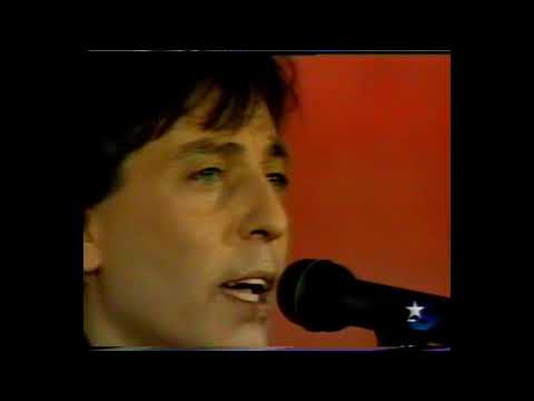 CEM BEZEYİŞ   .  Plastik Çiçekler  .   Söz & Müzik : Cem Bezeyiş   .   1993  .