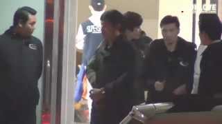 [Fancam HD] 130324 After the end of Super Show 5 in Seoul - Crazy Waving Kyuhyun
