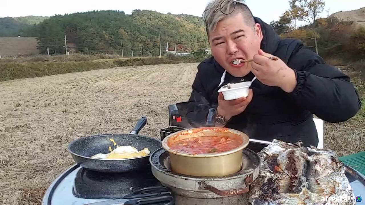 BJ김여포//춥거나말거나 농촌들판에서 요리먹방~(고등어구이&김치찌개,계란후라이)