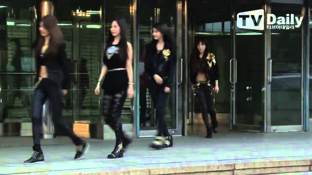 [1080p] 140212 SNSD -  3rd Gaon Kpop Award Red Carpet