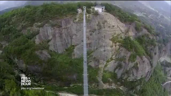 ‘Brave Man’s’ glass bridge offers vertigo-inducing views