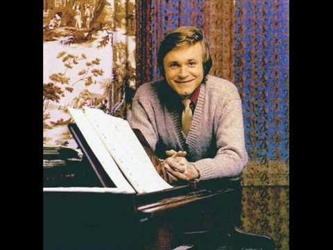 Евгений Мартынов - Эхо первой любви