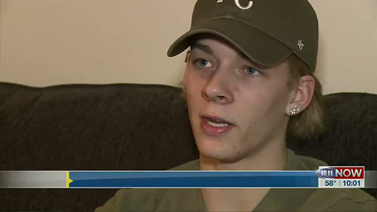 News: Friends surprise colorblind friend with color glasses for birthday