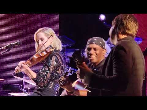 The Chicks - Cowboy Take Me Away - Live PNC Bank
