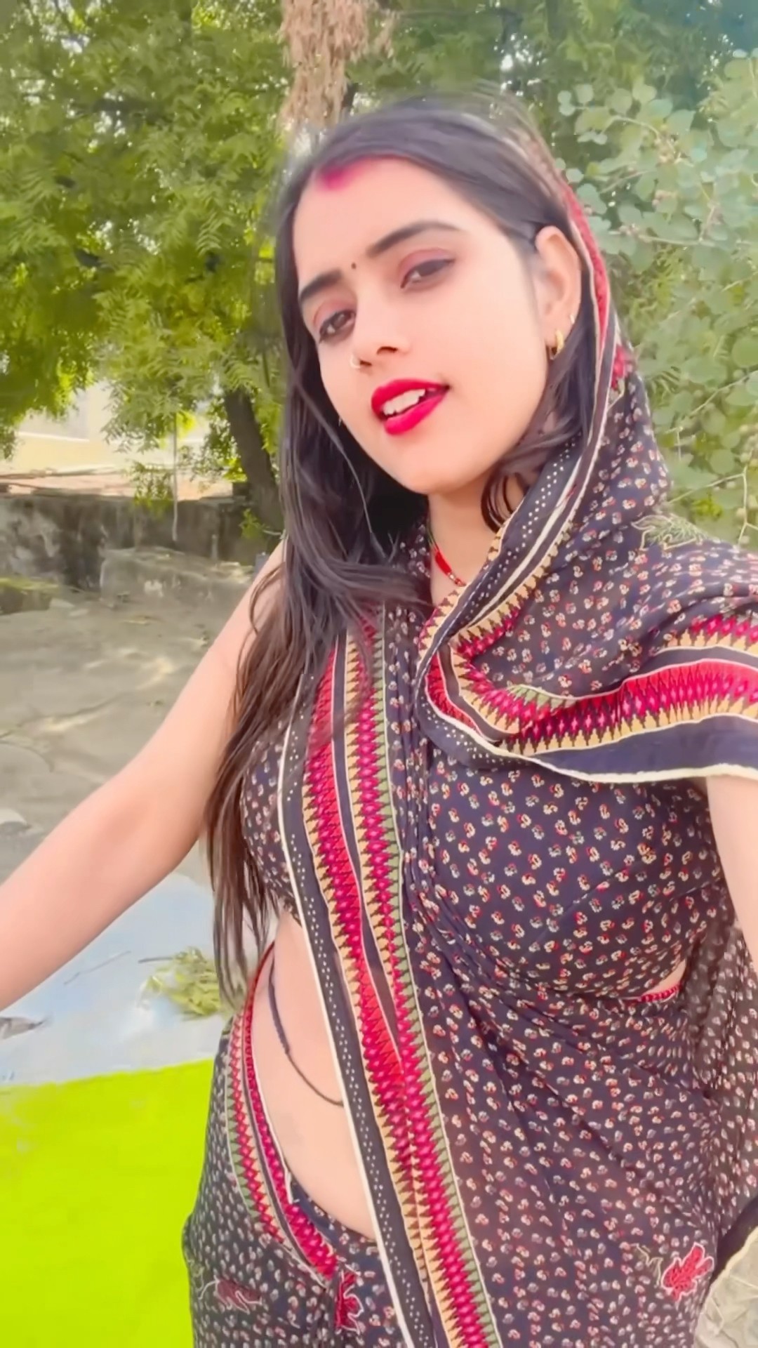 कैसी लगी साड़ी मेरी #meenu #meenu  #trending