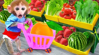 Симпатичная Обезьянка Малышка Би Бон идет за фруктами в супермаркет и так вкусно ест