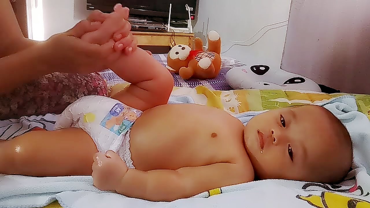 Cara memijat bayi-menghilangkan capek & pegal pada bayi-pijat bayi tidur nyenyak